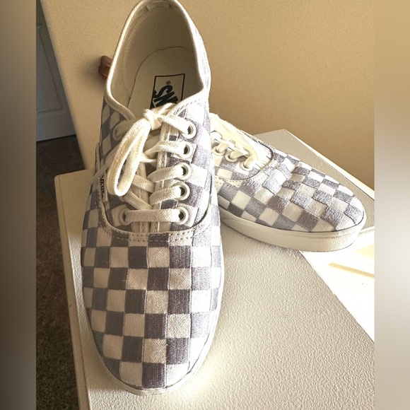 Shoes - NWOT! Unisex “Vans” Embroidered Canvas Sneakers Size 6.5 Men’s - Size 8 Women’s